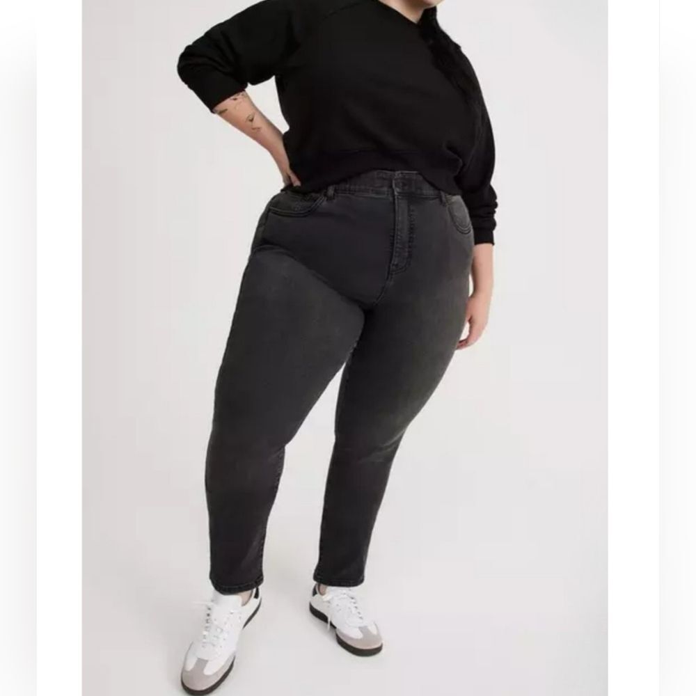 Torrid 24W Bombshell Premium Stretch Skinny Jeans Black H-2868